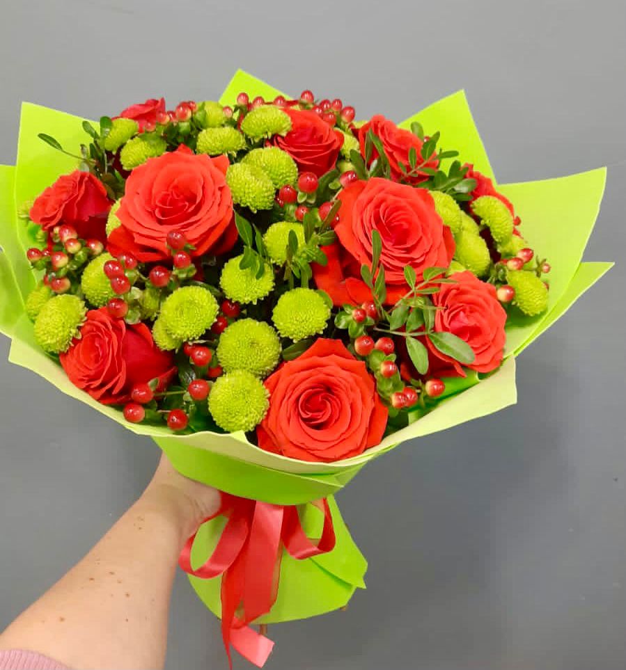 Букет цветов из: Хризантемы и Розы в Новомосковске