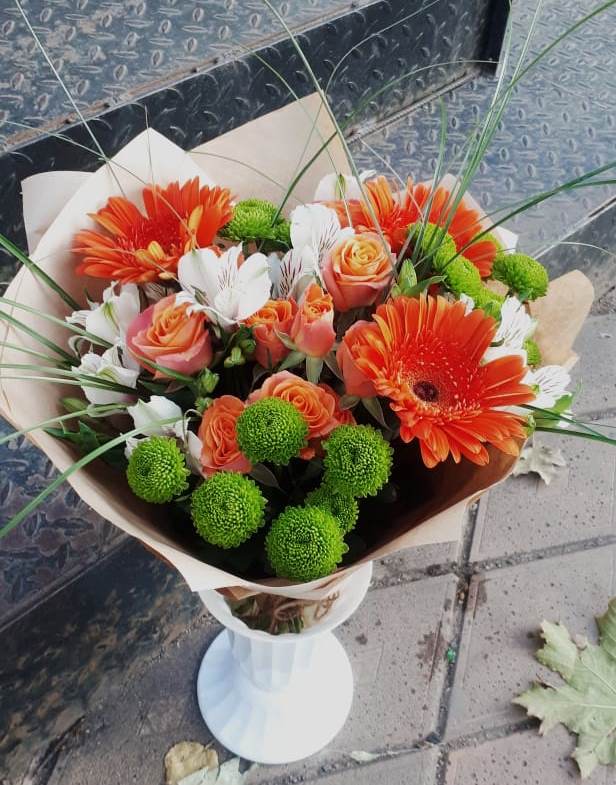 Букет цветов из: Герберы, Хризантемы, Альстромерии и Розы в Новомосковске