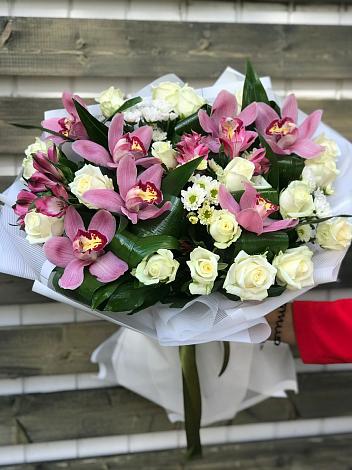 Букет цветов из: Розы и Хризантемы в Новомосковске