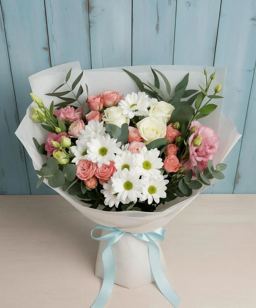 Букет цветов из: Розы, Лизиантусы и Хризантемы в Новомосковске