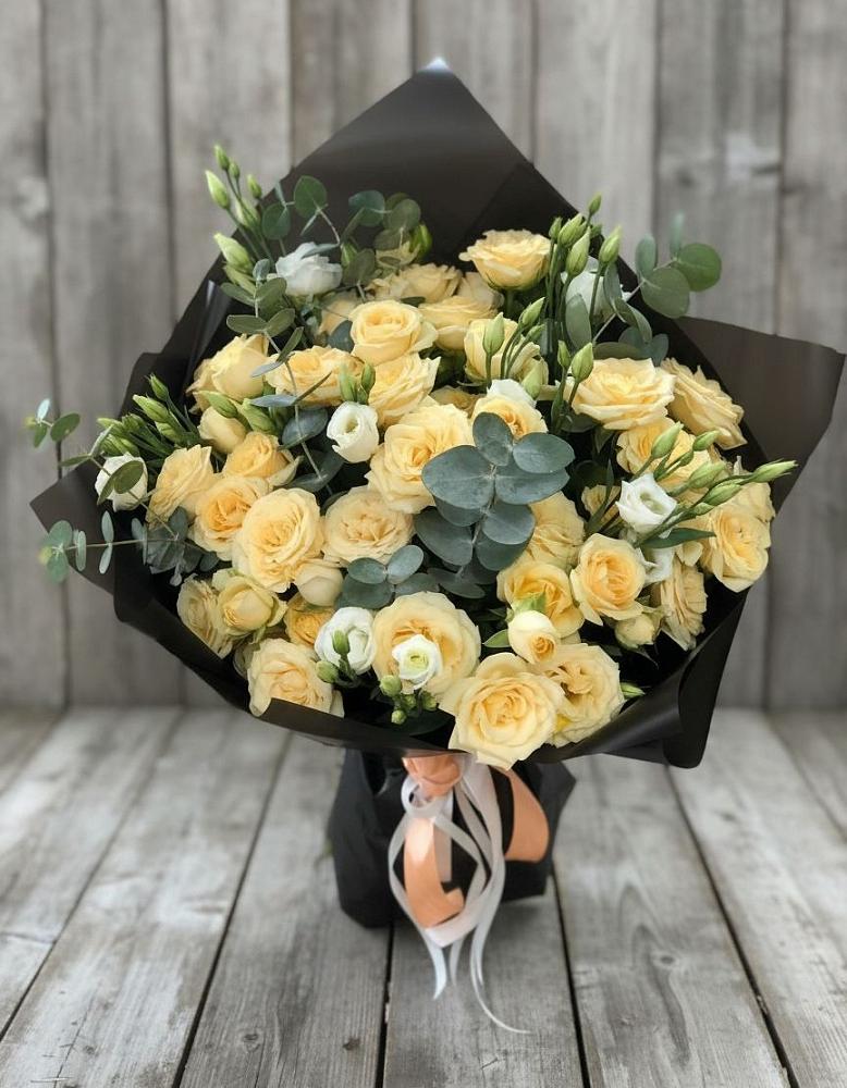 Букет цветов из: Розы и Лизиантусы в Новомосковске