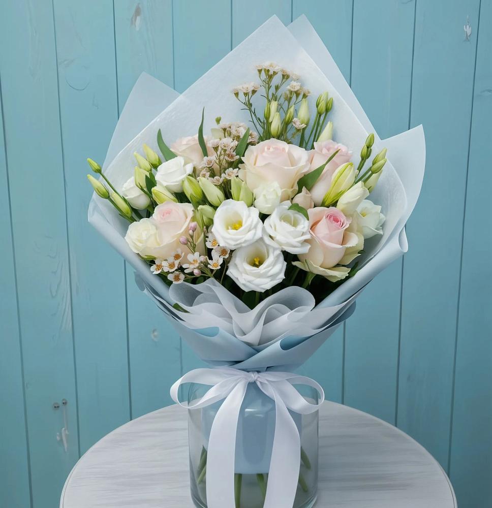 Букет цветов из: Розы и Лизиантусы в Новомосковске