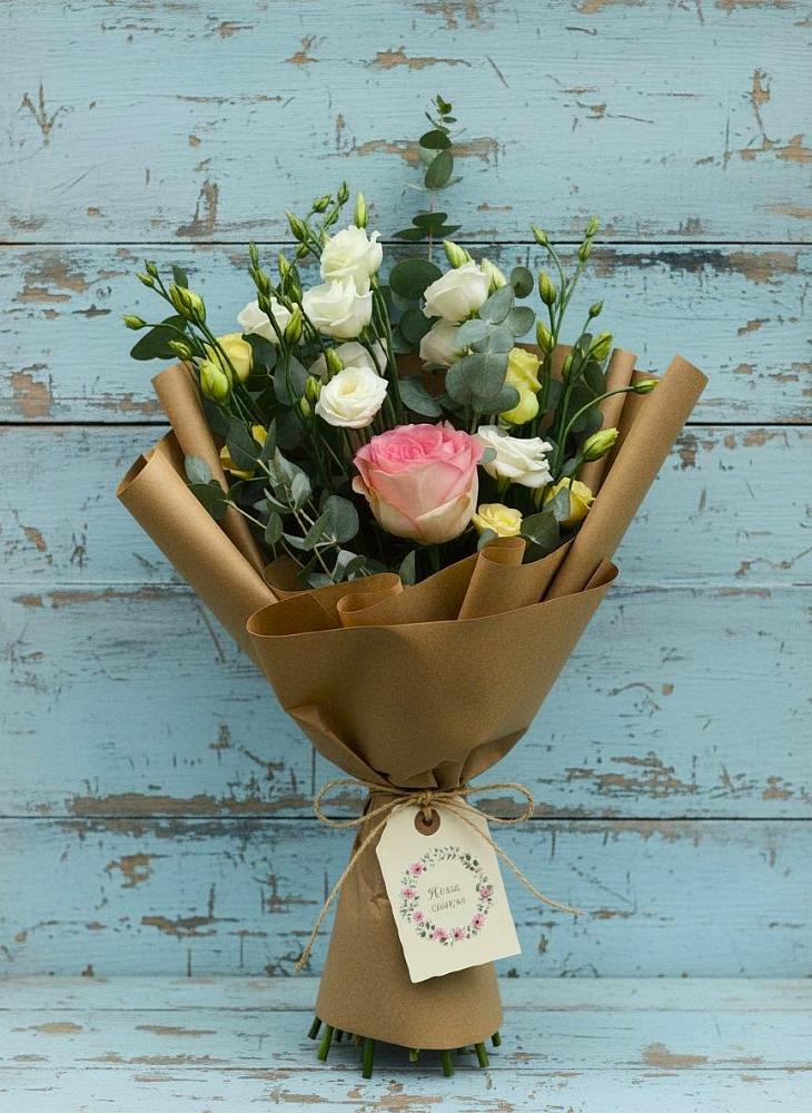 Букет цветов из: Розы и Лизиантусы в Новомосковске