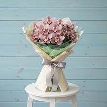 Букет цветов из:  Орхидеи и Розы в Новомосковске