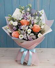 Букет цветов из:  Лизиантусы, Розы, Альстромерии и Гипсофила в Новомосковске