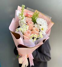 Букет цветов из:  Хризантемы и Розы в Новомосковске