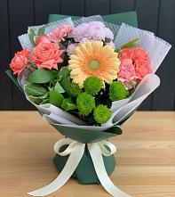 Букет цветов из:  Гвоздики, Розы, Герберы и Хризантемы в Новомосковске
