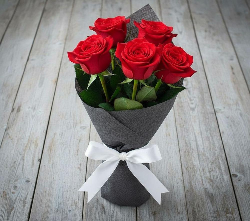 Букет 5 Красных роз Эдлесс Лав в Новомосковске