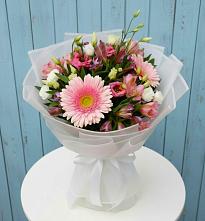 Букет цветов из:  Герберы, Альстромерии и Лизиантусы в Новомосковске