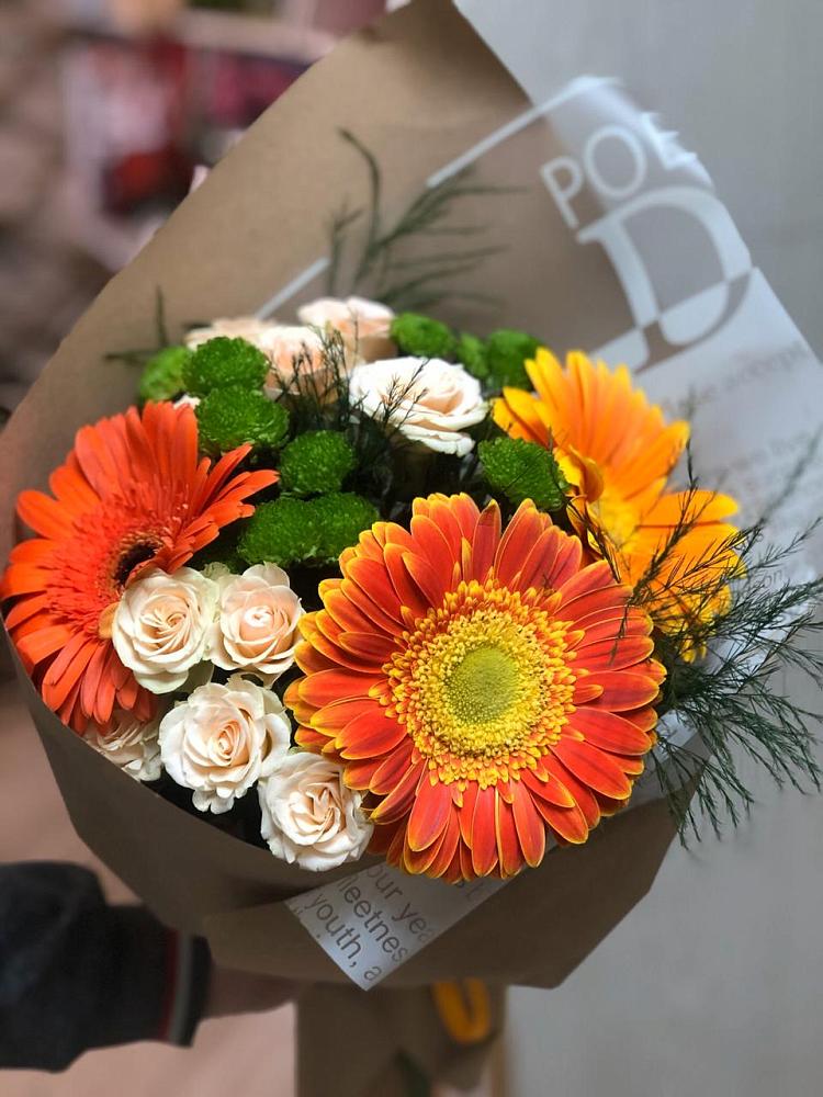 Букет цветов из: Герберы, Хризантемы и Розы в Новомосковске