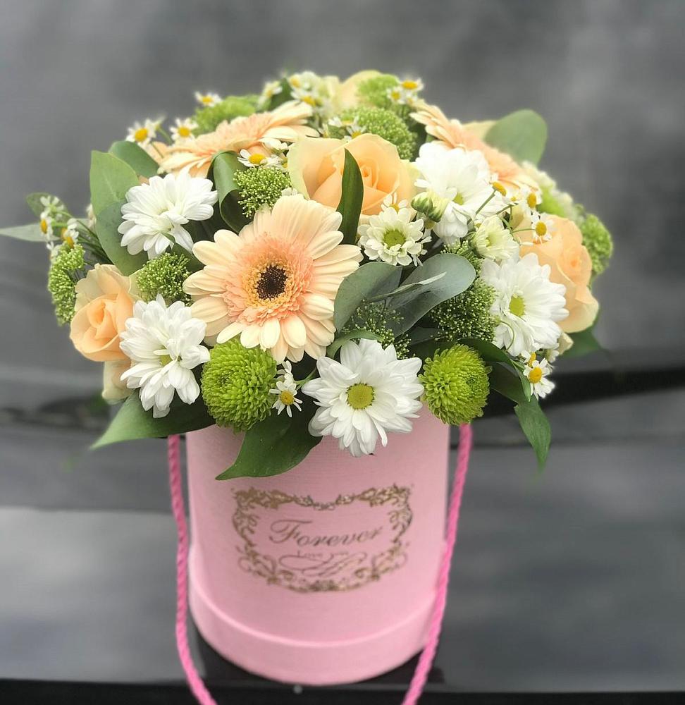 Цветочная композиция из Розы, Герберы и Хризантемы в шляпной коробке в Новомосковске